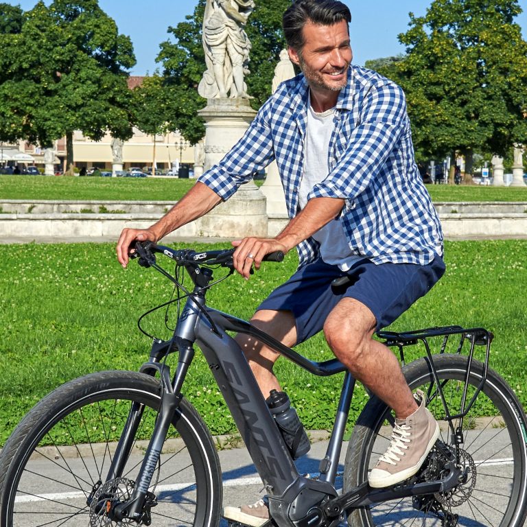 A city bike is the winning choice also during the Coronavirus period but if we want to avoid any problems, we need to choose the right saddle.